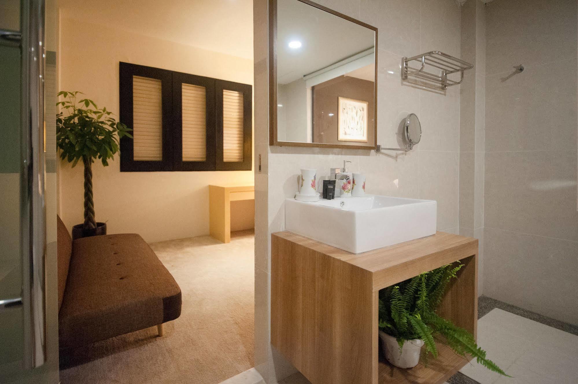 Raintr33 Hotel Singapore Exterior photo